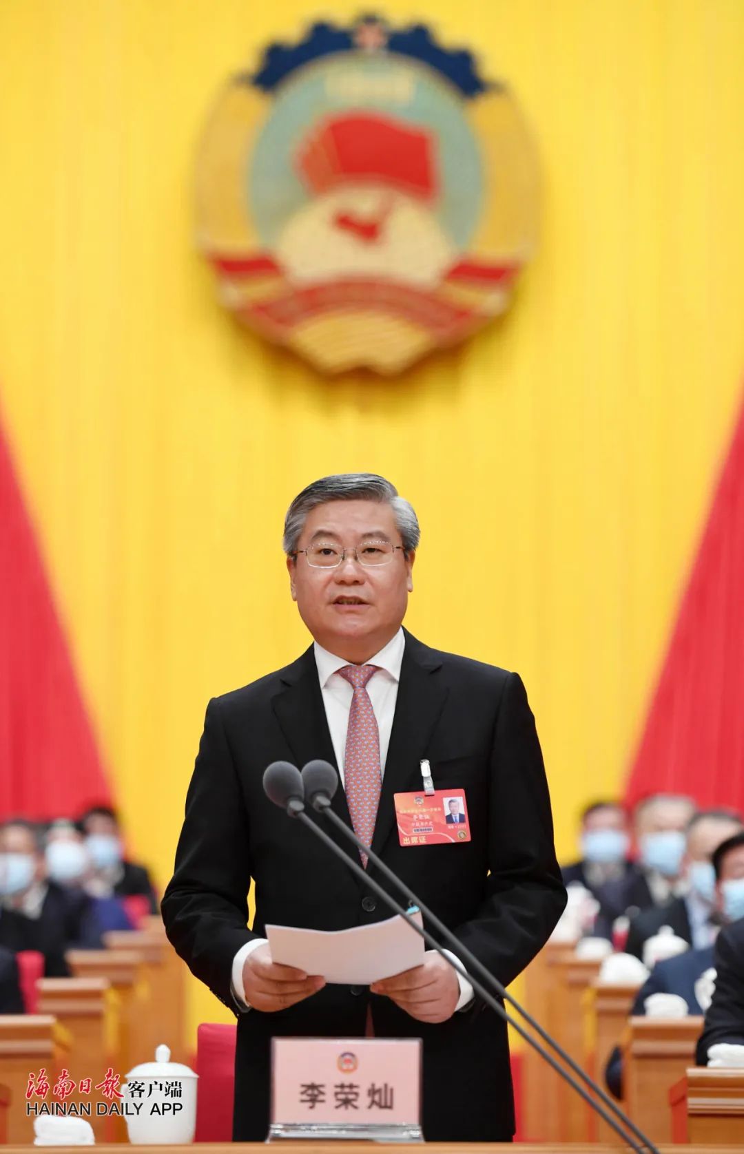 包含海南遭遇波折，顽强拼搏力压对手取得胜利的词条